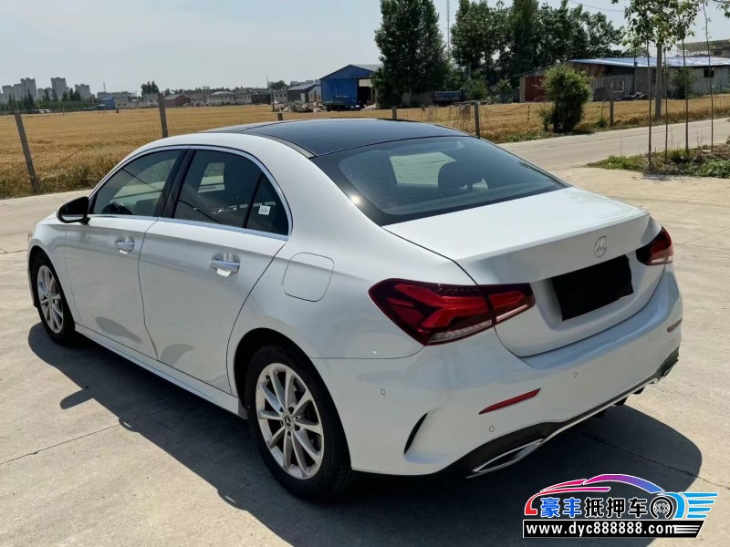 19年奔驰A轿车抵押车出售