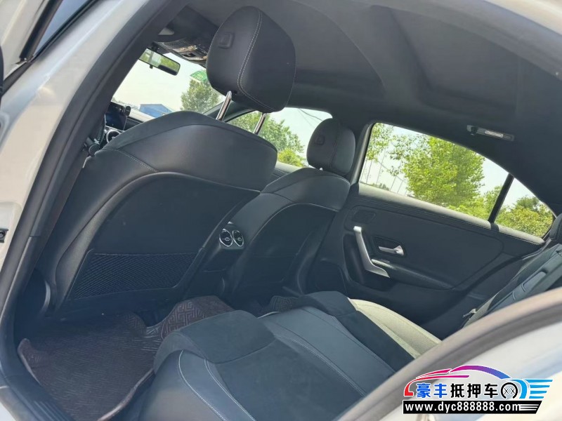 19年奔驰A轿车抵押车出售