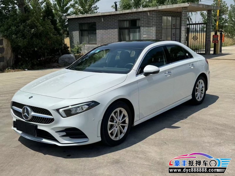 19年奔驰A轿车抵押车出售