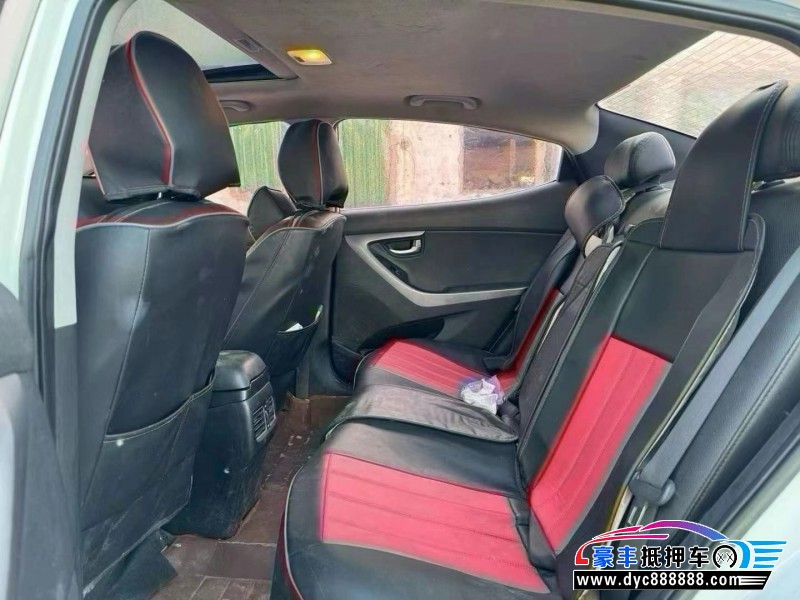 15年现代朗动轿车抵押车出售