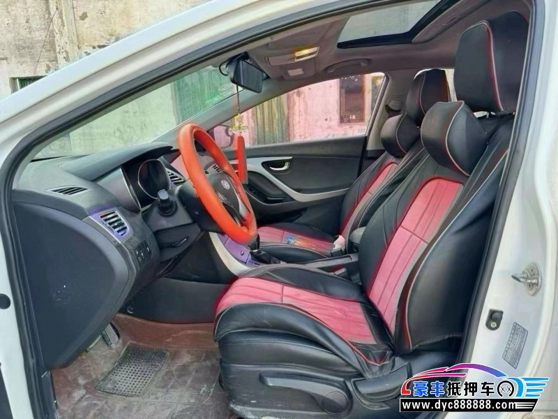 15年现代朗动轿车抵押车出售