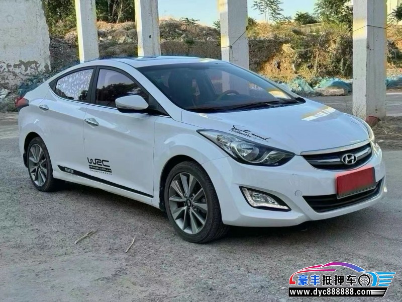 15年现代朗动轿车抵押车出售