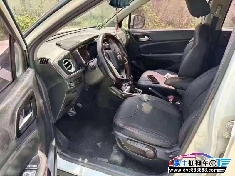 16年中华V3轿车抵押车出售