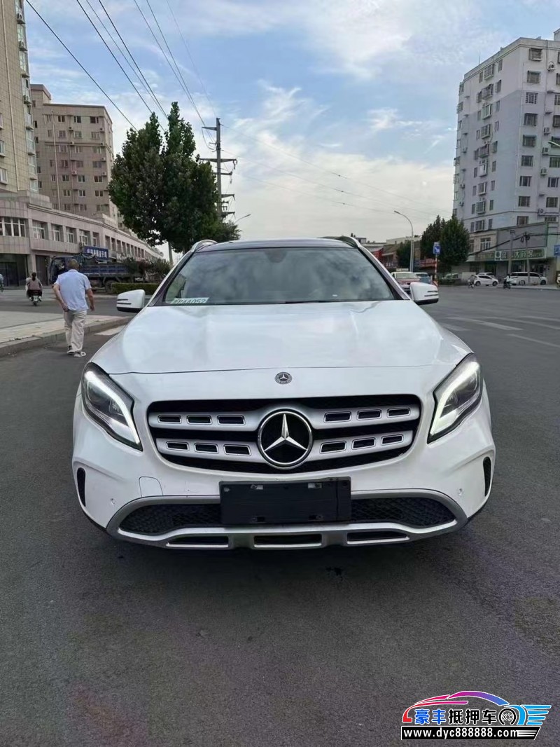 18年奔驰GLA轿车抵押车出售