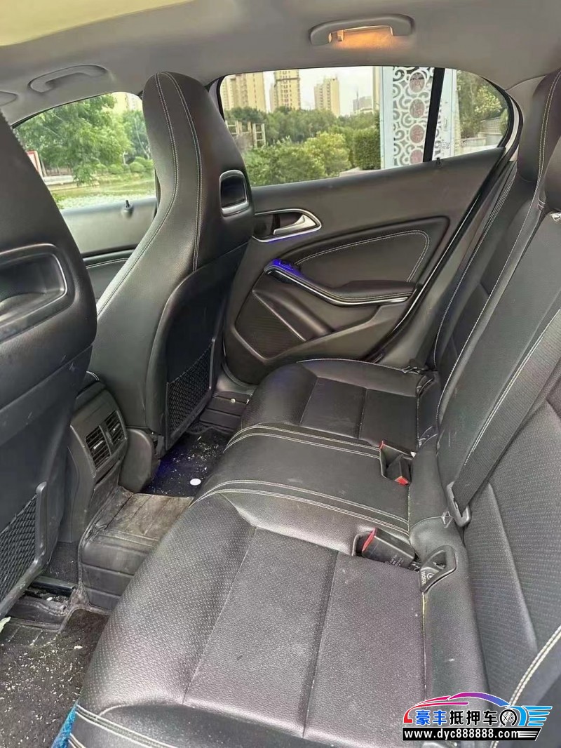 18年奔驰GLA轿车抵押车出售