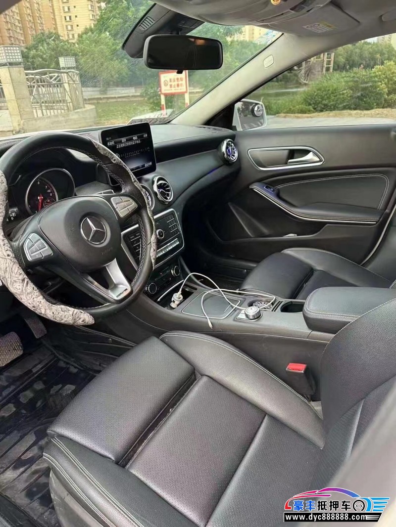 18年奔驰GLA轿车抵押车出售