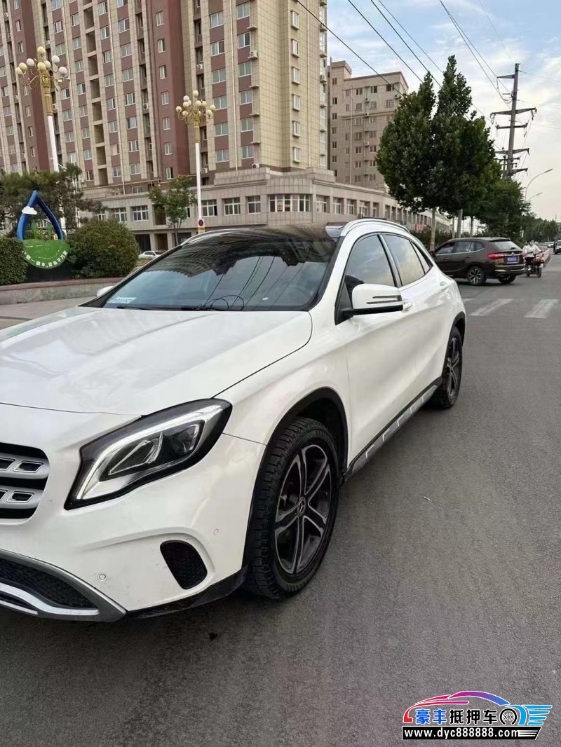 18年奔驰GLA轿车抵押车出售