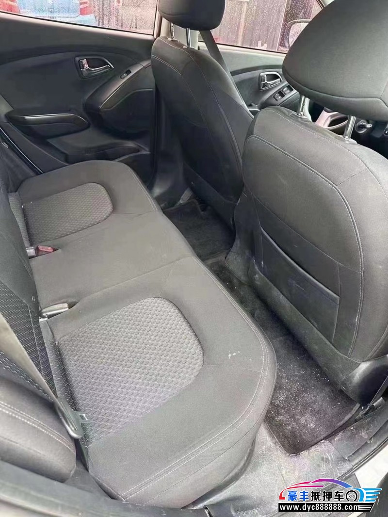 17年现代ix35轿车抵押车出售