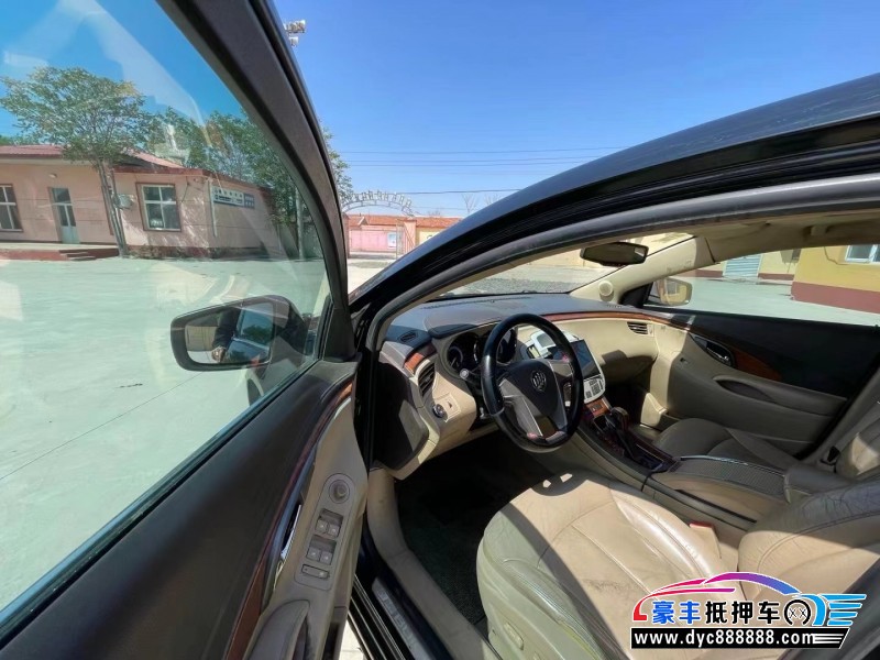 12年别克君越轿车抵押车出售