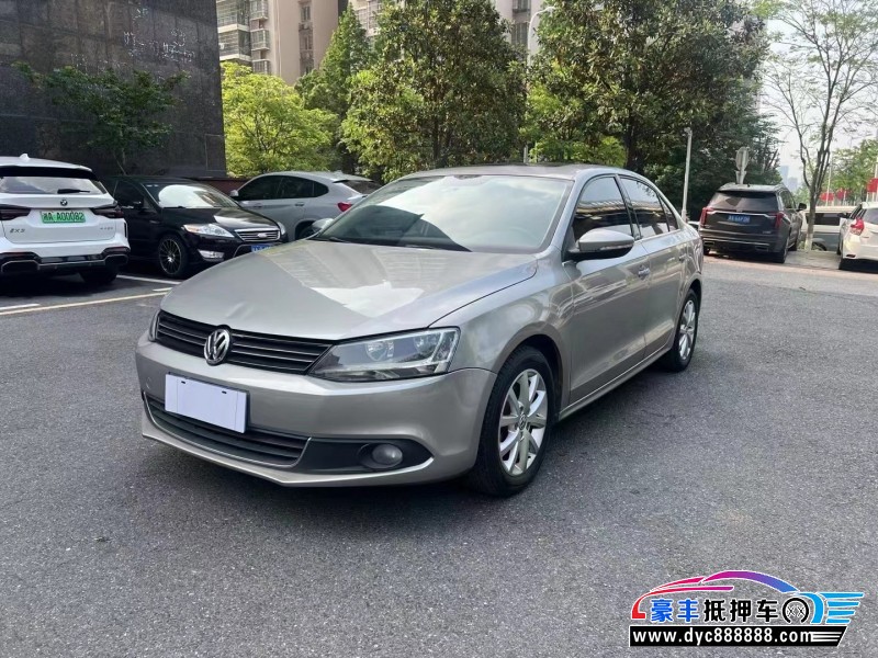 13年大众速腾轿车抵押车出售