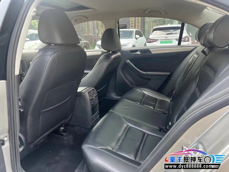 13年大众速腾轿车抵押车出售