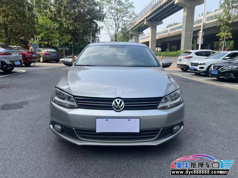 13年大众速腾轿车抵押车出售