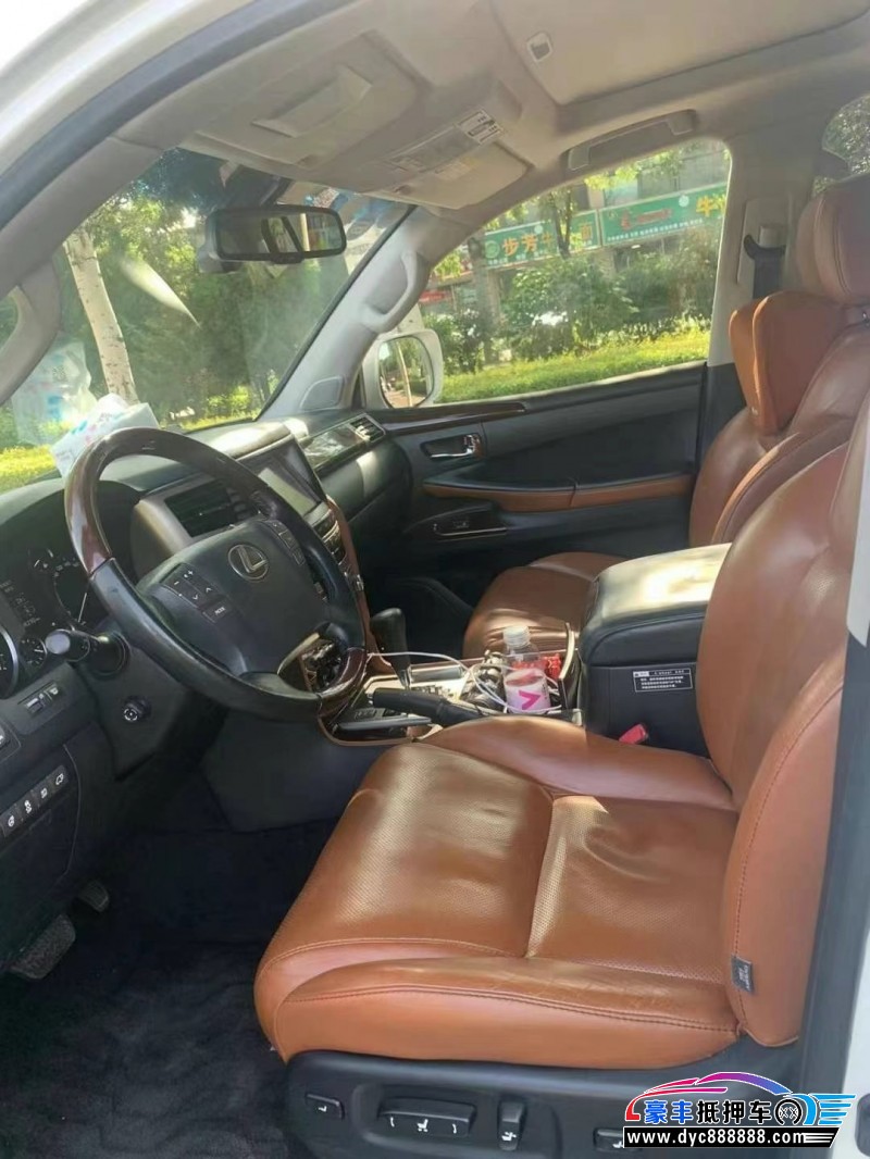 13年雷克萨斯LX轿车抵押车出售
