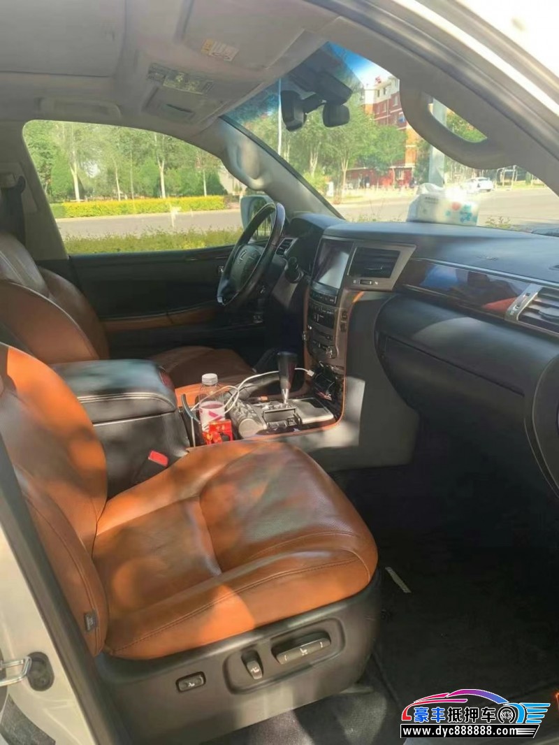 13年雷克萨斯LX轿车抵押车出售