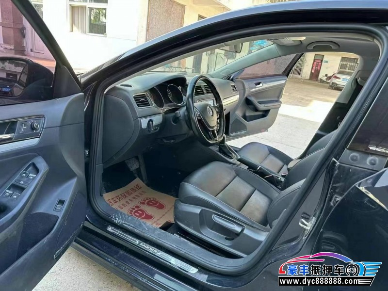 17年大众速腾轿车抵押车出售