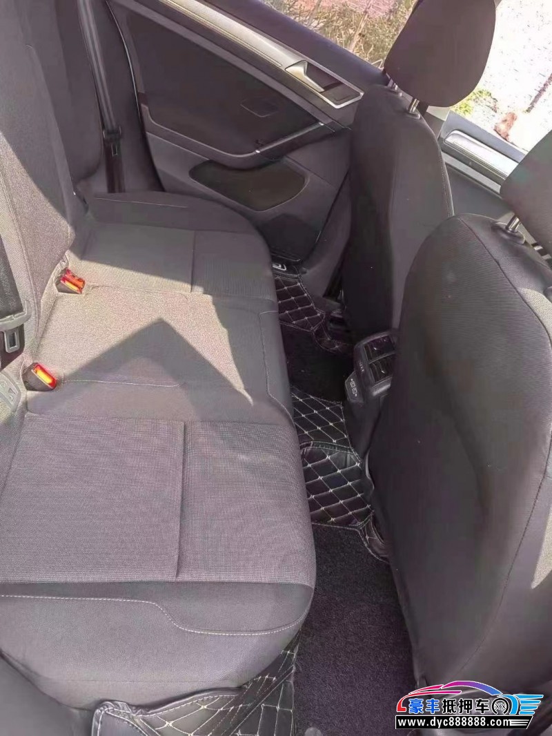 20年大众高尔夫轿车抵押车出售