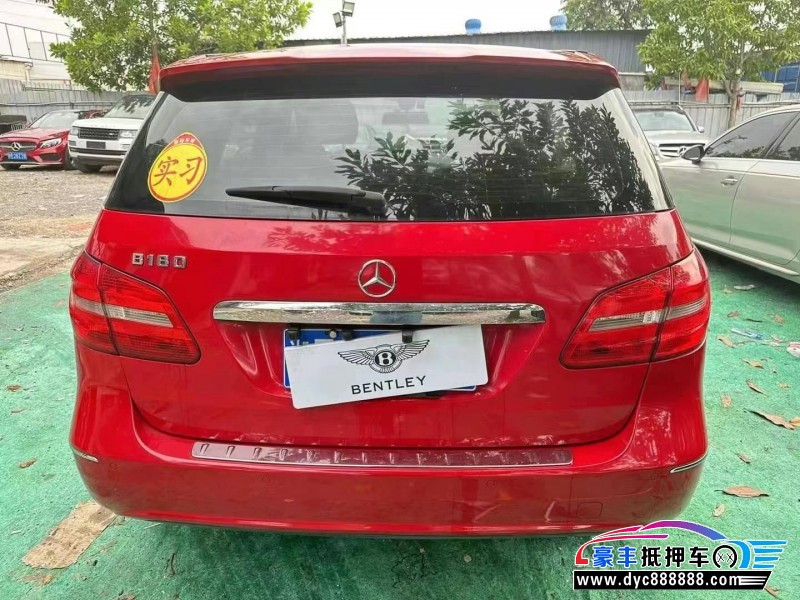 14年奔驰B轿车抵押车出售