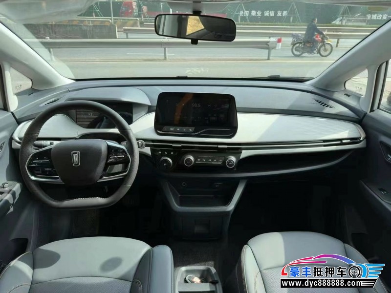 23年奔腾E05轿车抵押车出售