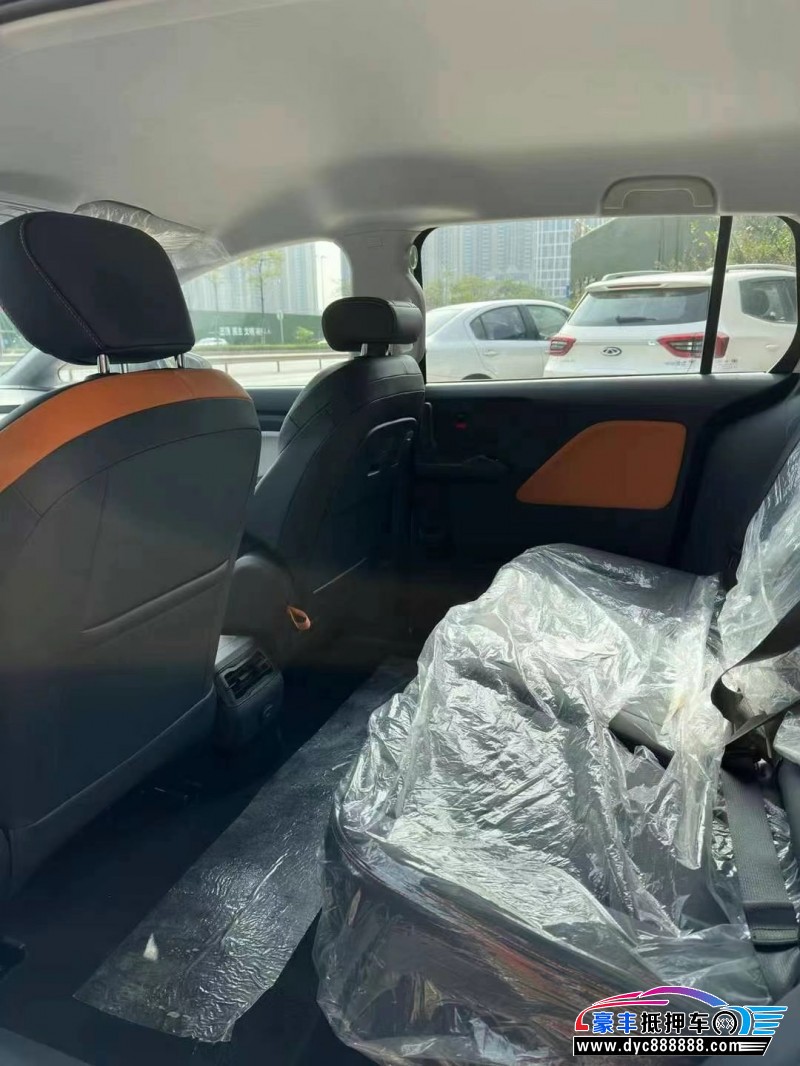 23年奔腾E05轿车抵押车出售