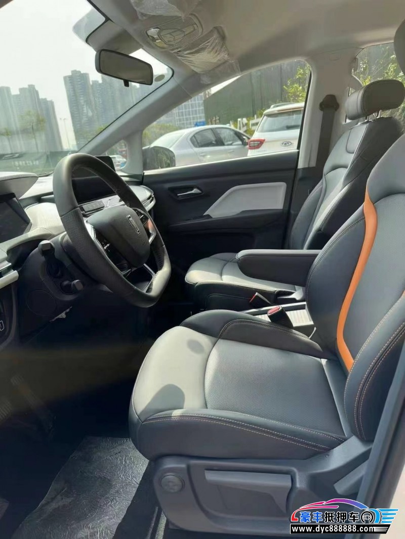 23年奔腾E05轿车抵押车出售