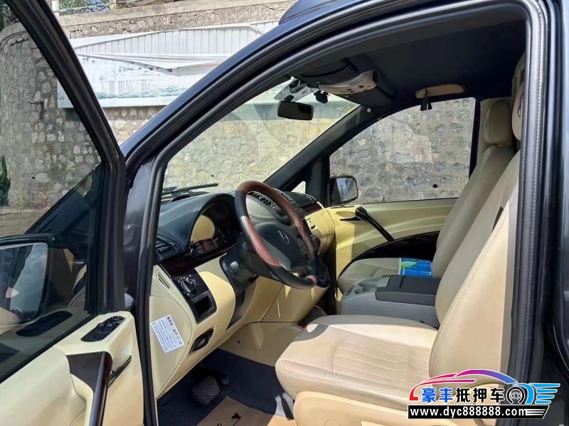 14年奔驰威霆轿车抵押车出售