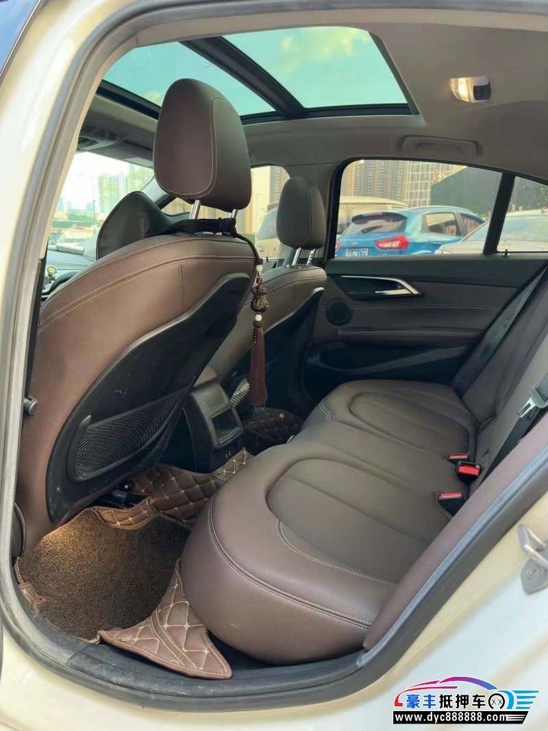 20年宝马1系轿车抵押车出售