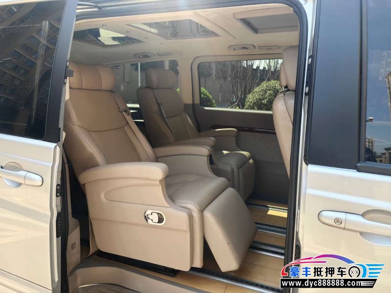 17年奔驰唯雅诺轿车抵押车出售