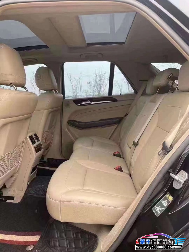 13年奔驰ML轿车抵押车出售