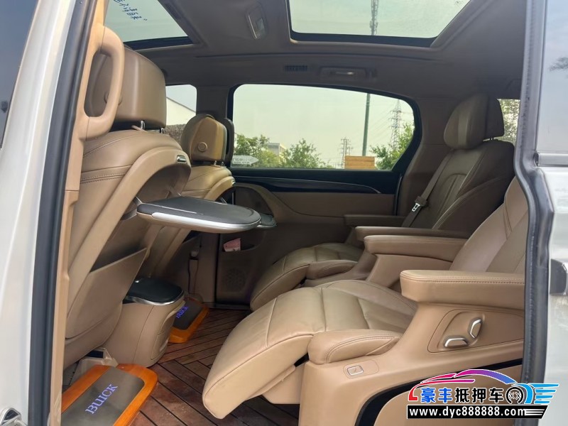 20年别克GL8轿车抵押车出售