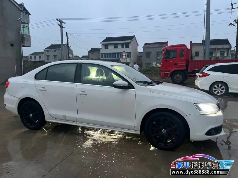 13年大众速腾轿车抵押车出售