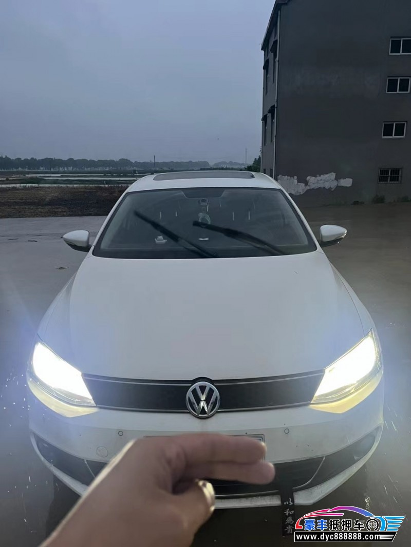 13年大众速腾轿车抵押车出售