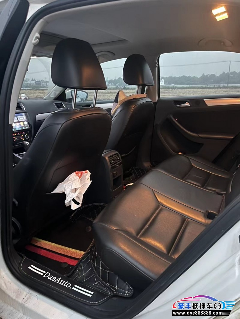 13年大众速腾轿车抵押车出售