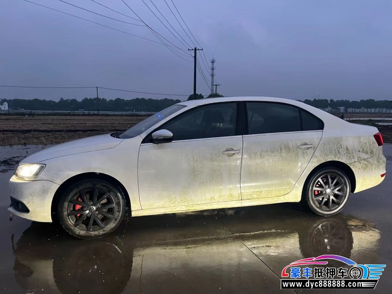 13年大众速腾轿车抵押车出售