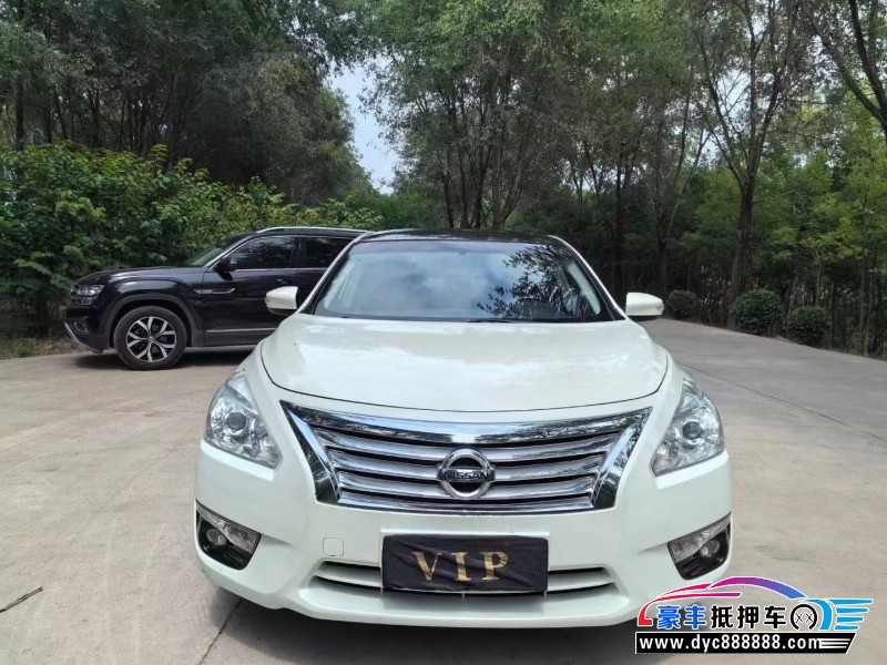 15年日产天籁轿车抵押车出售