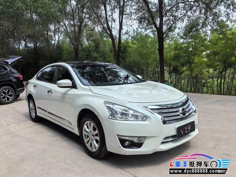 15年日产天籁轿车抵押车出售