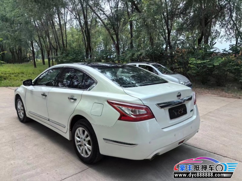 15年日产天籁轿车抵押车出售