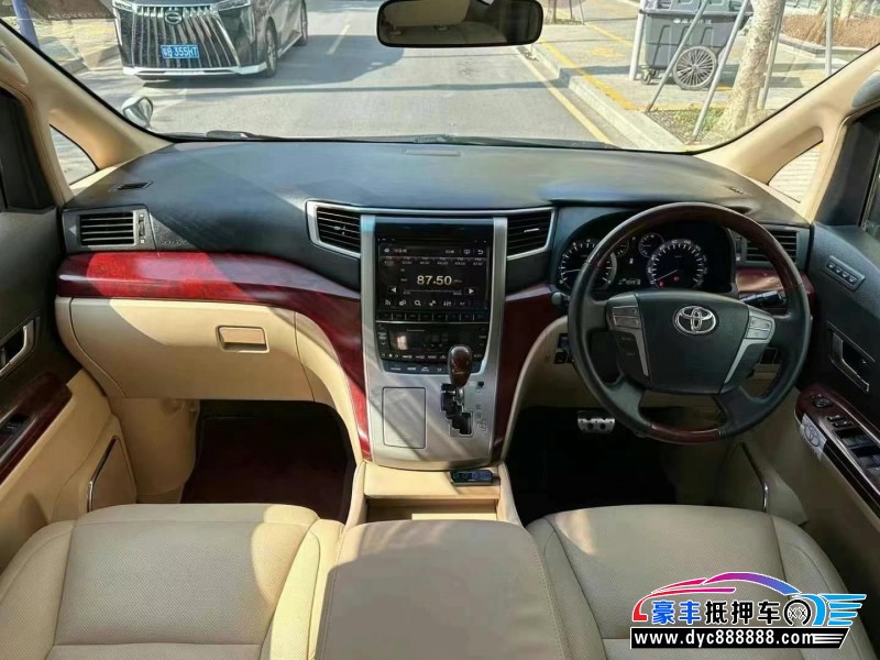 13年丰田埃尔法轿车抵押车出售