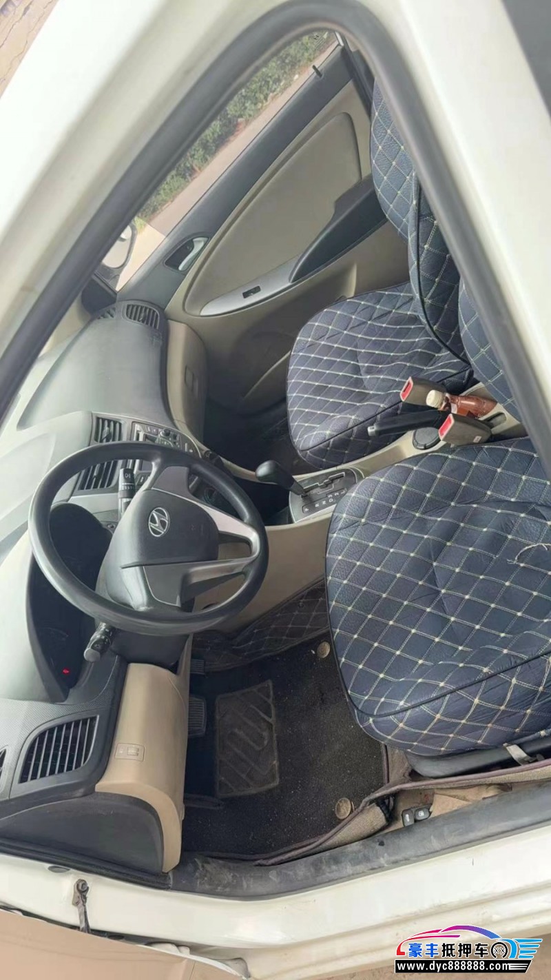 16年现代瑞纳轿车抵押车出售