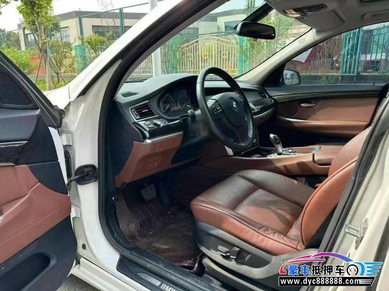 13年宝马2系轿车抵押车出售