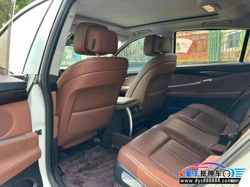 13年宝马2系轿车抵押车出售