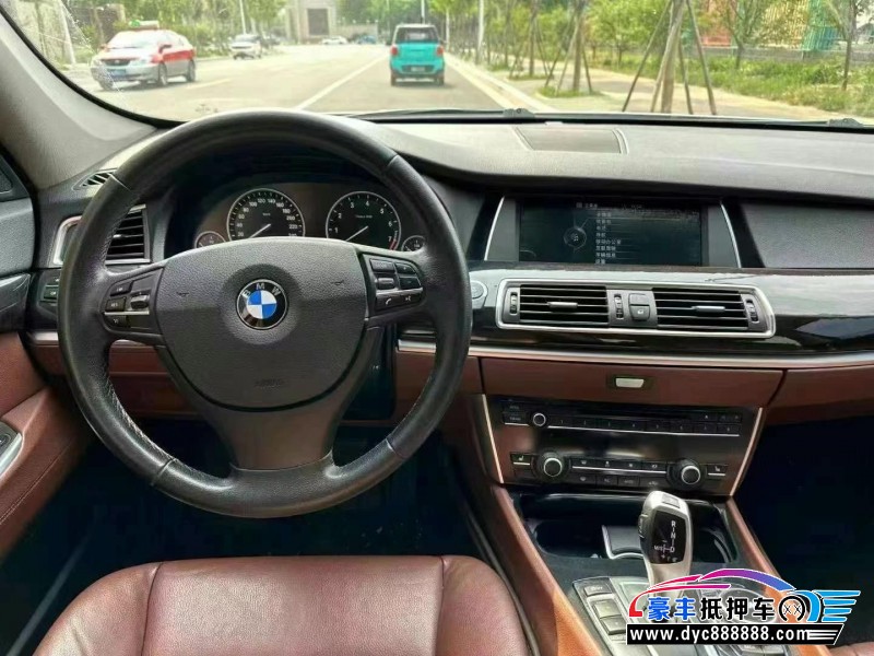 13年宝马2系轿车抵押车出售