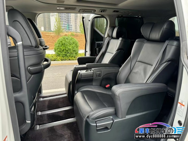 20年丰田威尔法轿车抵押车出售