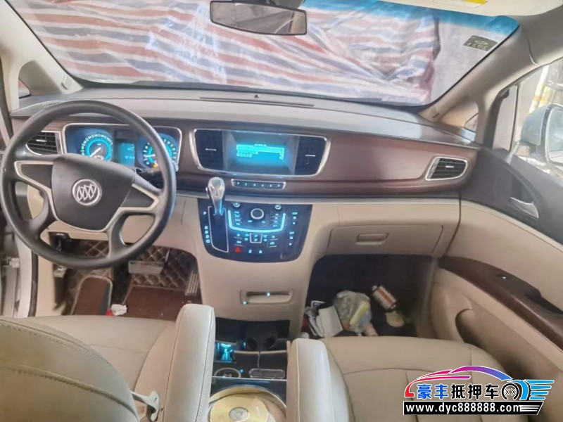 15年别克GL8轿车抵押车出售