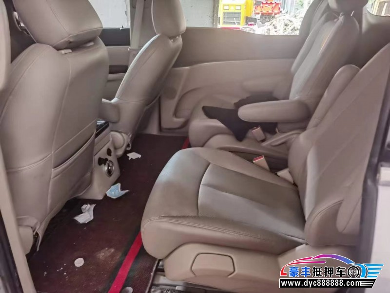 15年别克GL8轿车抵押车出售