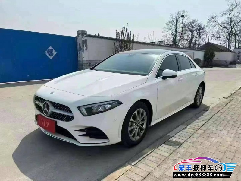 21年奔驰A轿车抵押车出售