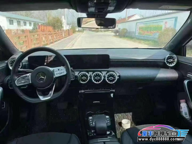 21年奔驰A轿车抵押车出售