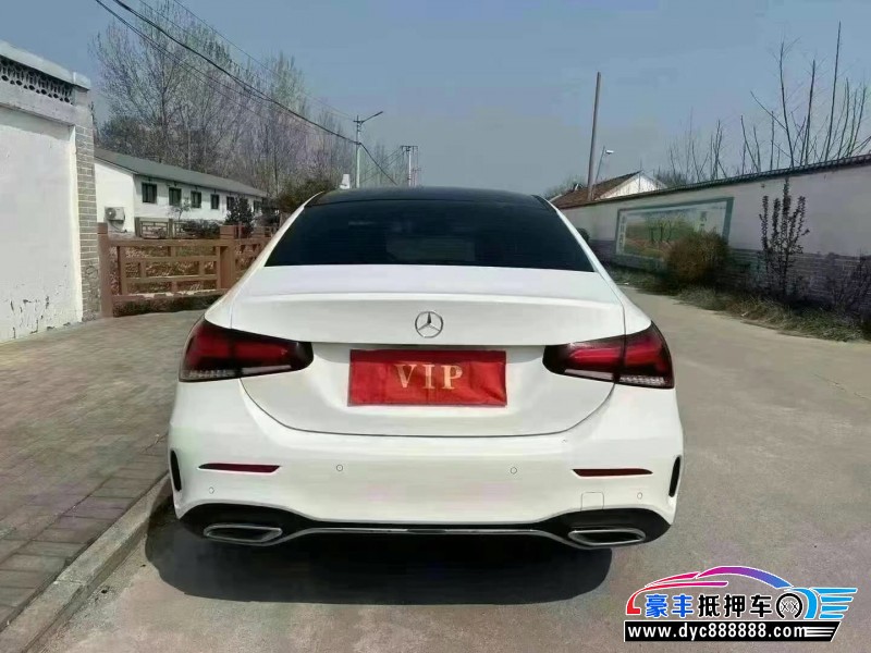 21年奔驰A轿车抵押车出售