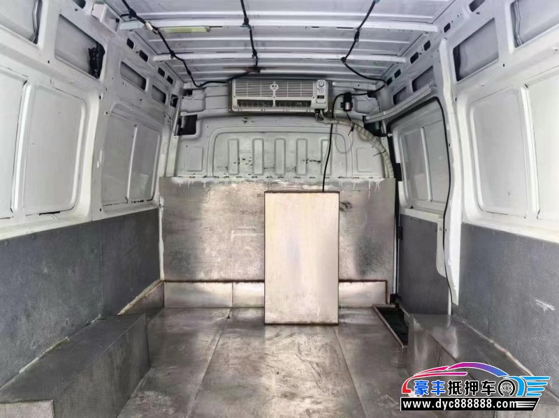 22年上汽大通D90轿车抵押车出售