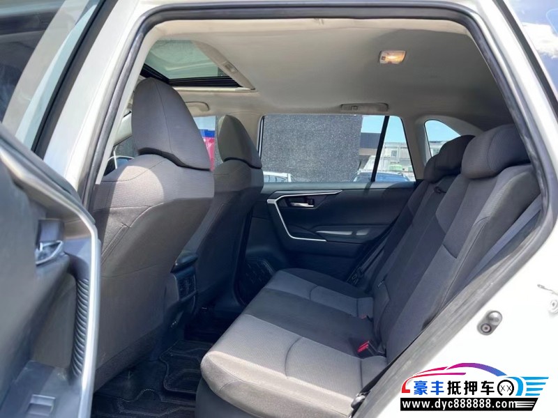 22年丰田RAV4轿车抵押车出售