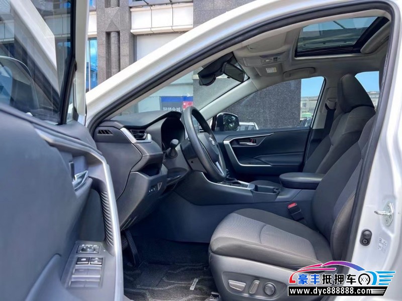 22年丰田RAV4轿车抵押车出售